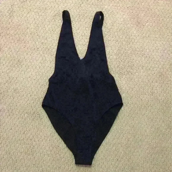 Missguided ultimate plunge swimsuit - Picture 3 of 6